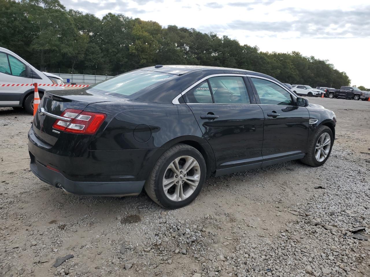 Lot #2907319176 2015 FORD TAURUS SE