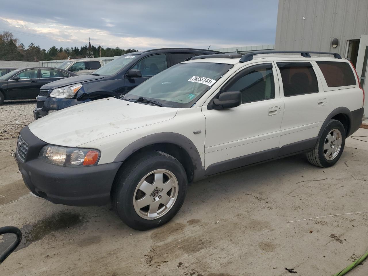 Lot #2989315024 2002 VOLVO V70 XC