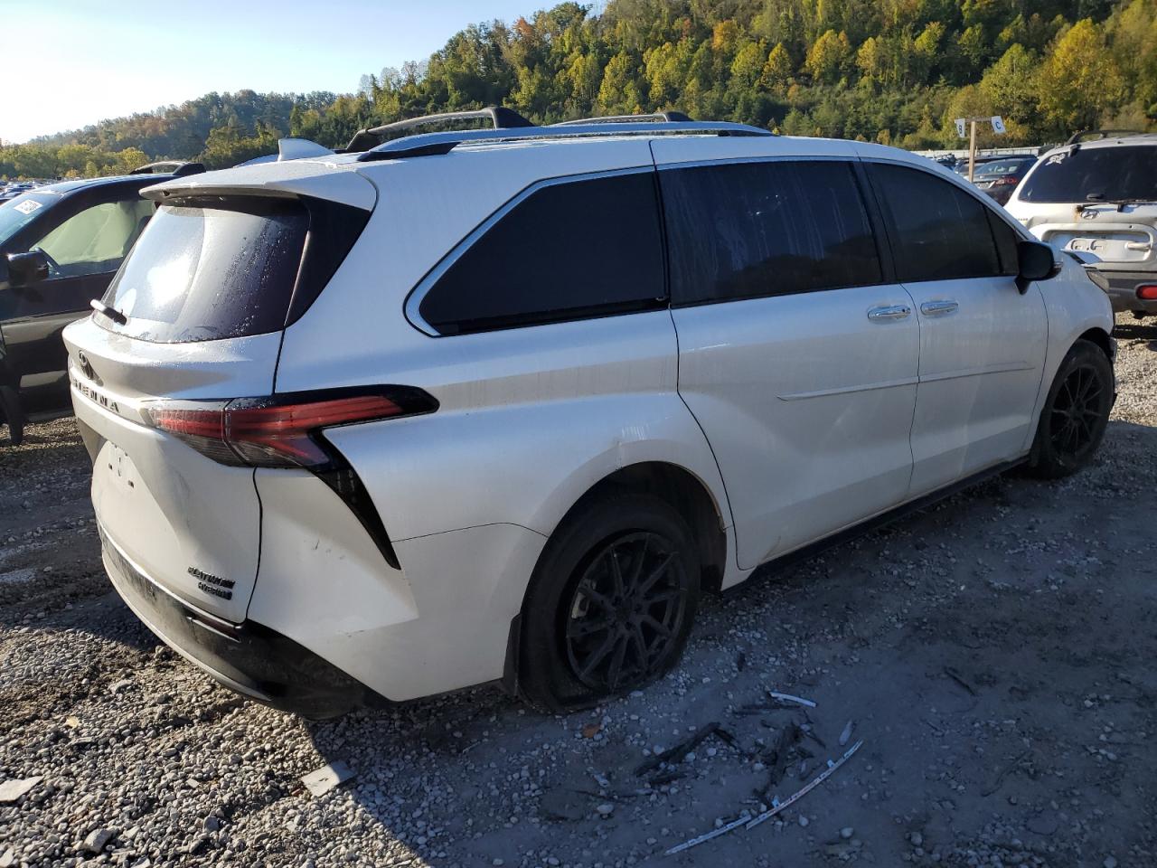 Lot #2955306579 2024 TOYOTA SIENNA LIM