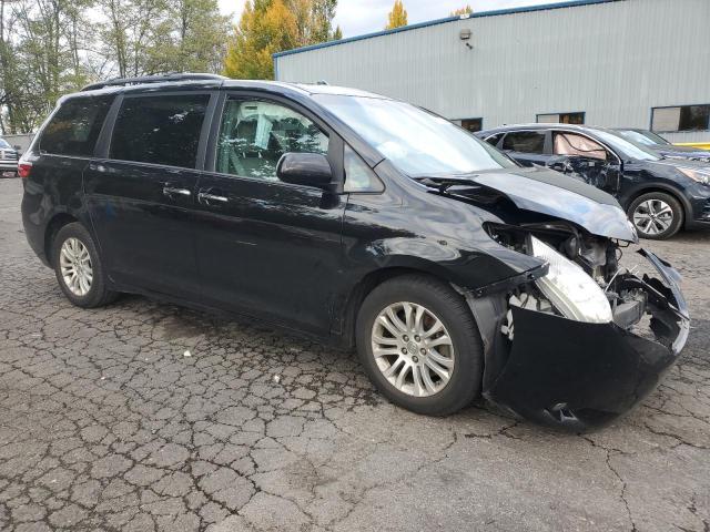 2016 TOYOTA SIENNA XLE - 5TDYK3DC6GS733809