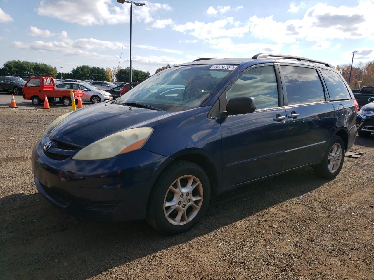 Lot #2926167379 2006 TOYOTA SIENNA LE