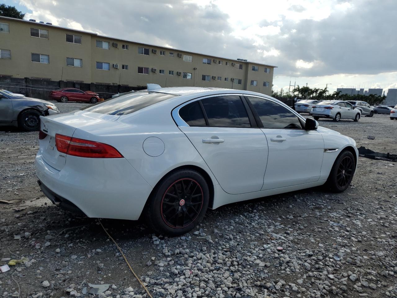 Lot #3028279813 2017 JAGUAR XE