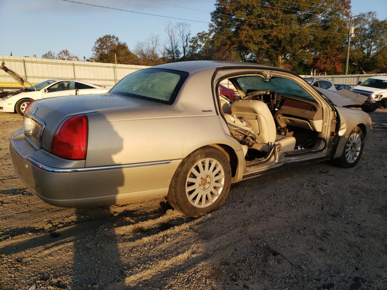 Lot #2988605284 2005 LINCOLN TOWN CAR S