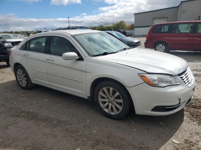 VIN 1C3CCBBG5DN703648 2013 Chrysler 200, Touring no.4