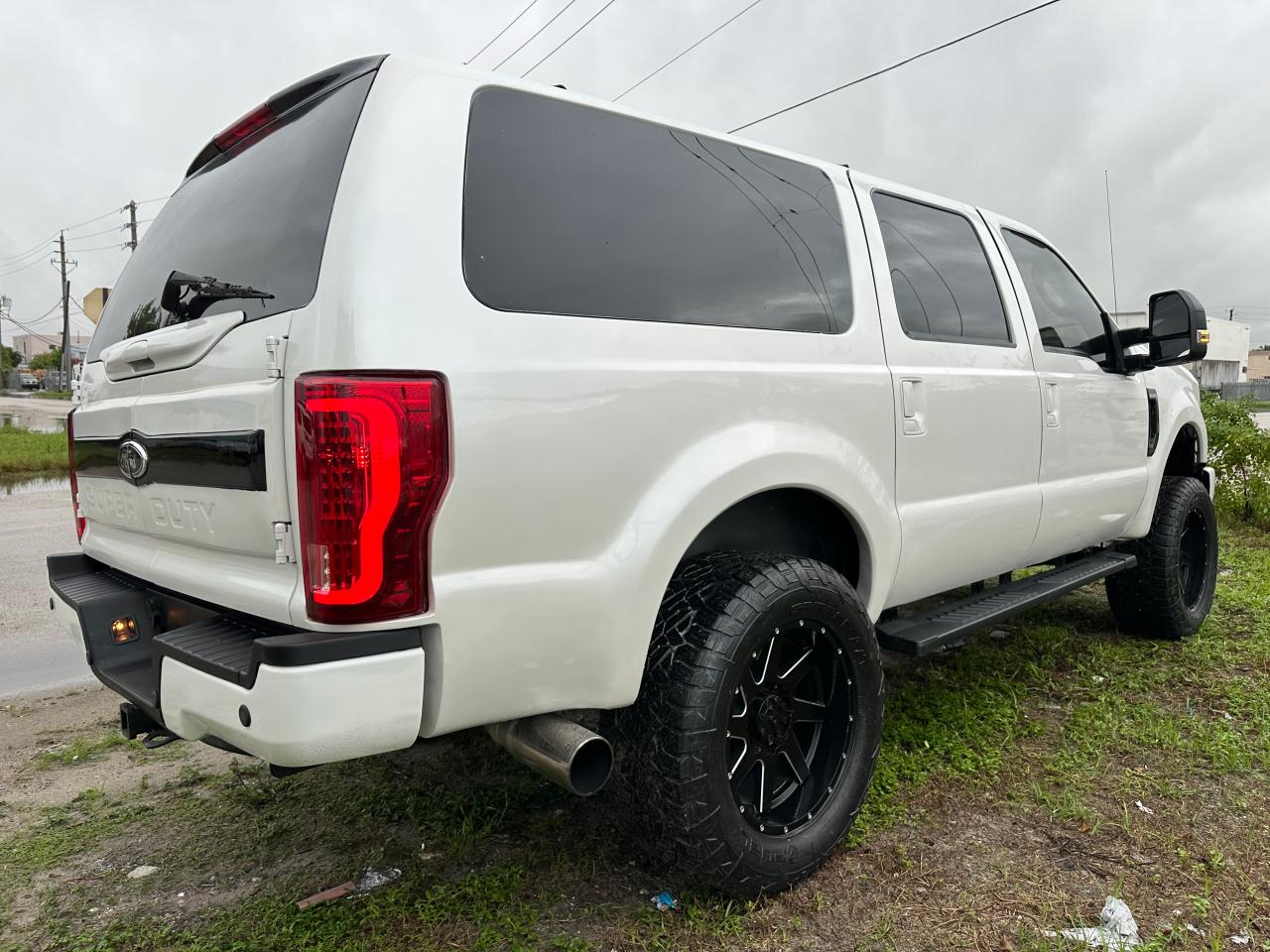 FORD EXCURSION 2004 white 4dr spor diesel 1FMSU43P44EA90772 photo #4