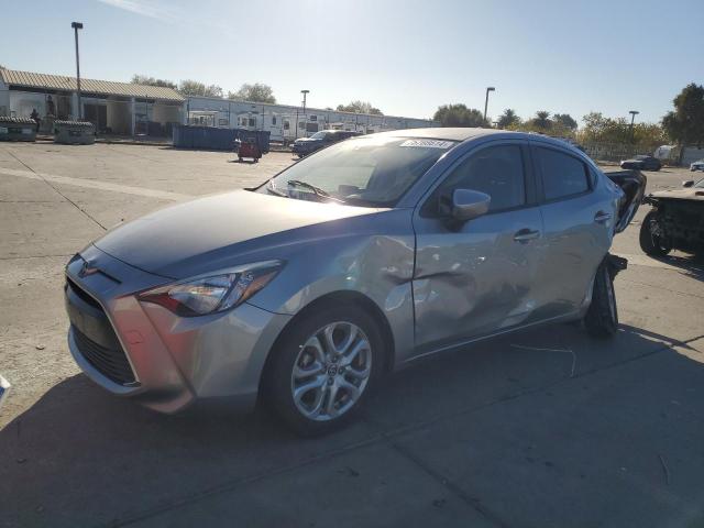 VIN 3MYDLBZVXGY124930 2016 Toyota Scion no.1