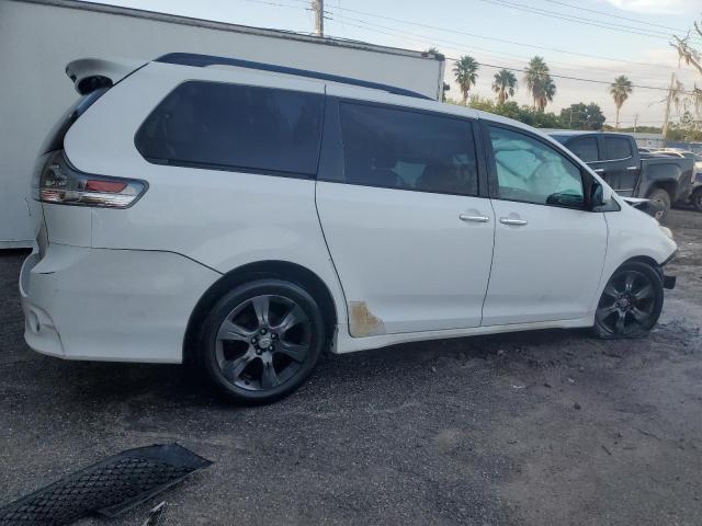 VIN 5TDXK3DC9FS570342 2015 Toyota Sienna, Sport no.3