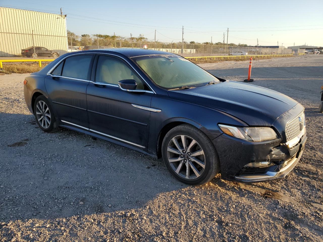 Lot #2955594928 2017 LINCOLN CONTINENTA