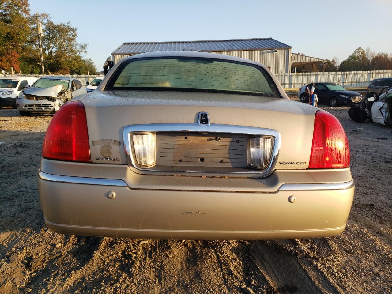 Lot #2988605284 2005 LINCOLN TOWN CAR S