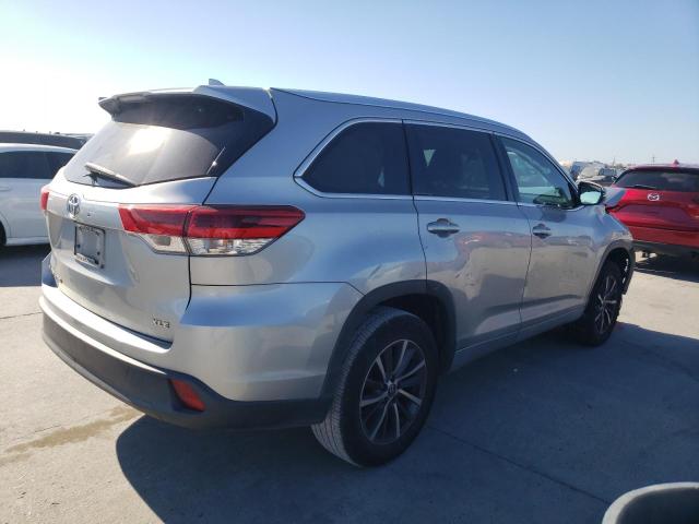 VIN 5TDKZRFH5HS526035 2017 Toyota Highlander, SE no.3