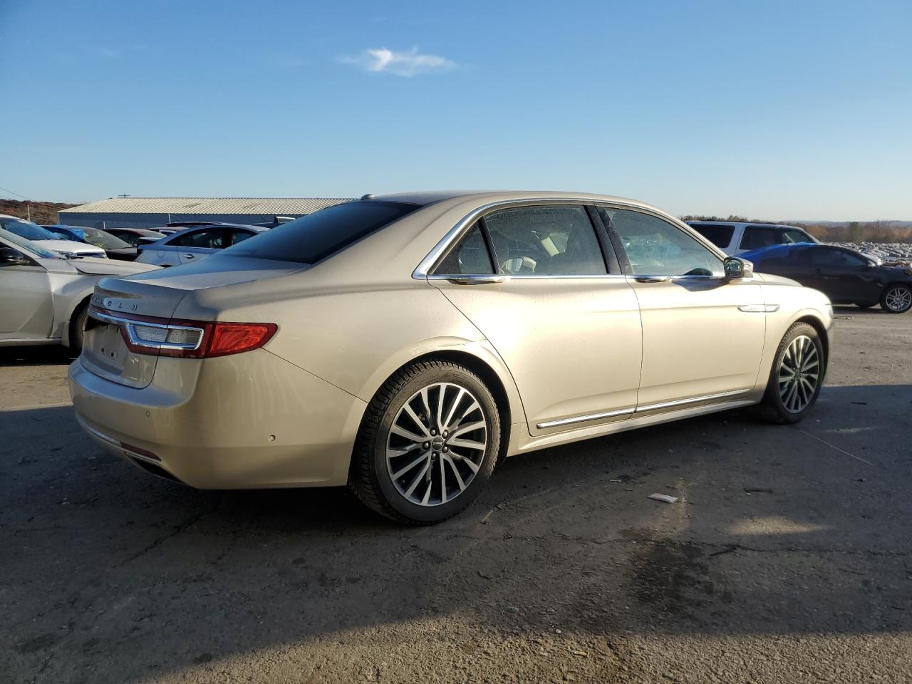 Lot #2989147807 2017 LINCOLN CONTINENTA