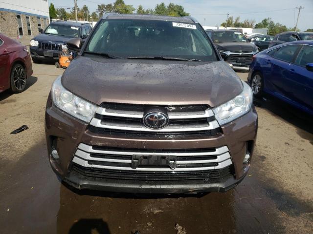 VIN 5TDJZRFH8HS368513 2017 Toyota Highlander, SE no.5