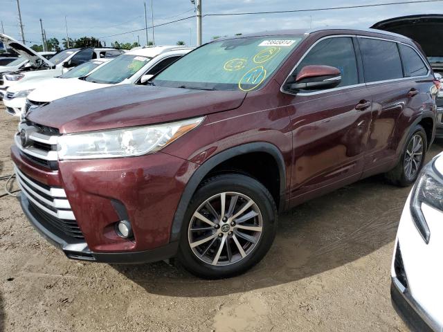 VIN 5TDKZRFH9JS286168 2018 Toyota Highlander, SE no.1