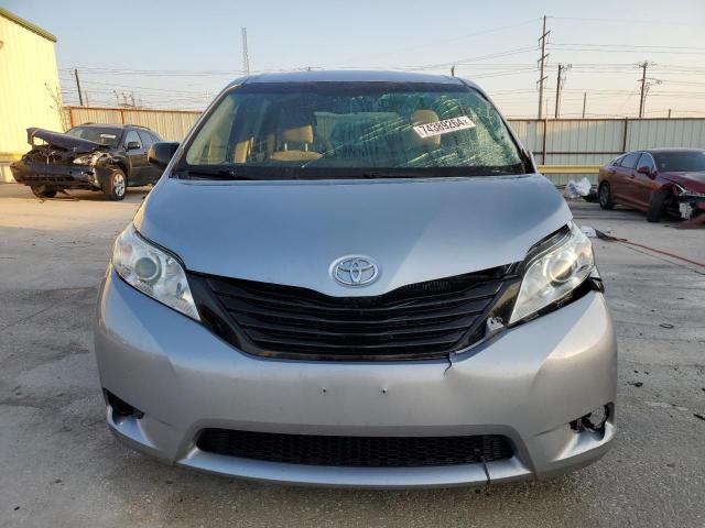 VIN 5TDZZ3DC1HS856189 2017 Toyota Sienna no.5