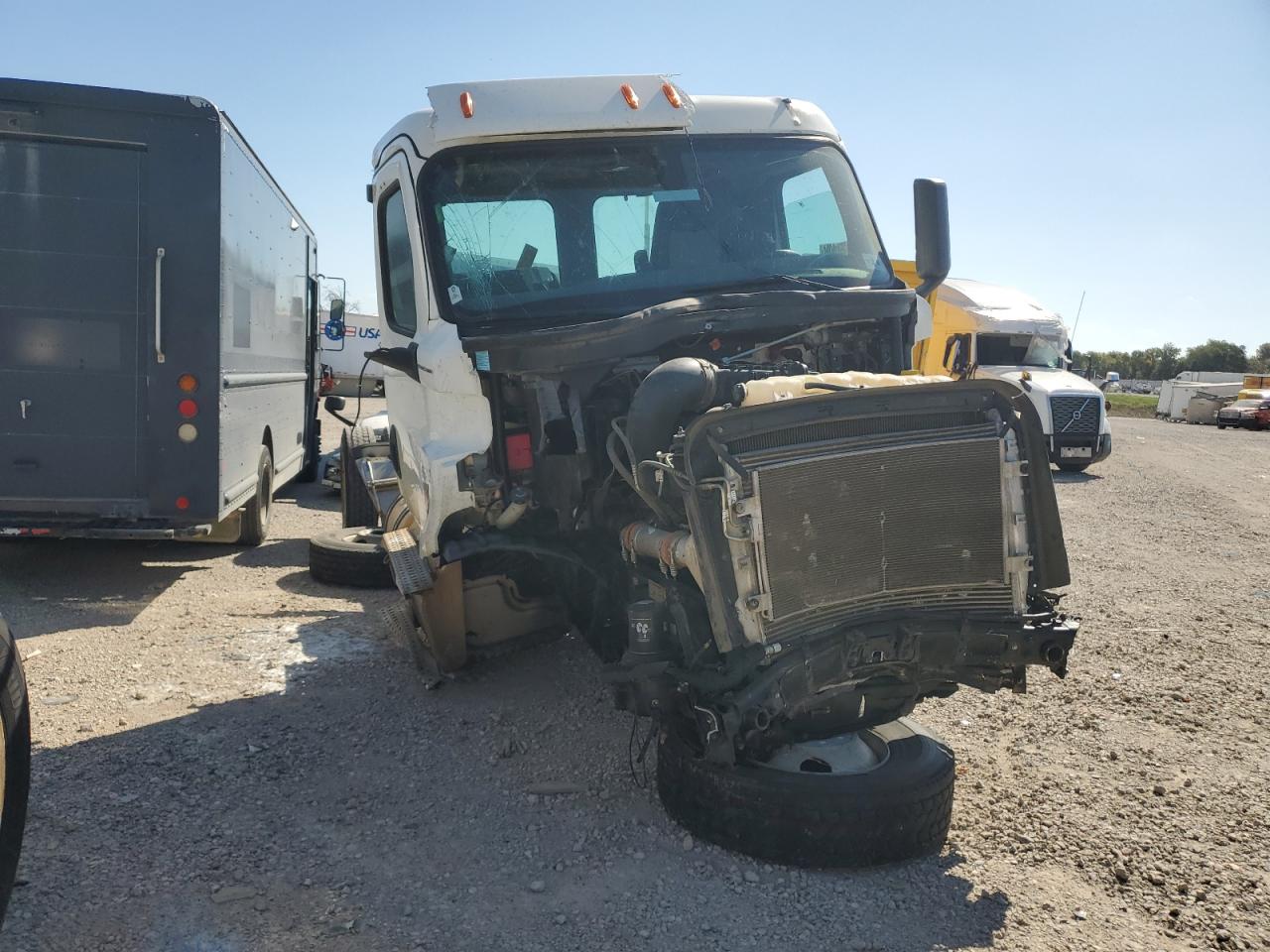 Lot #2972226120 2020 FREIGHTLINER CASCADIA 1