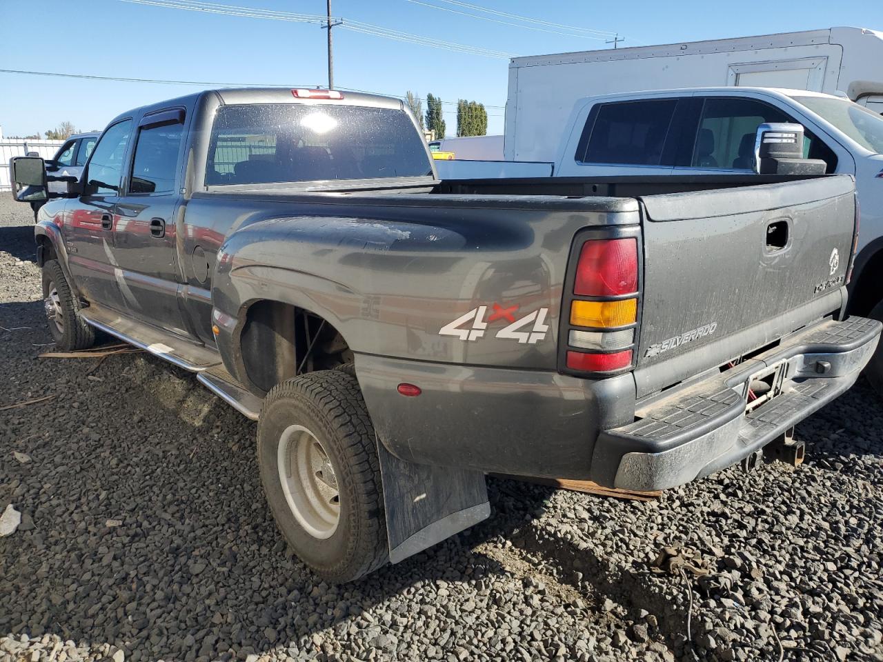 CHEVROLET SILVERADO 2002 gray  diesel 1GCJK33152F172948 photo #3