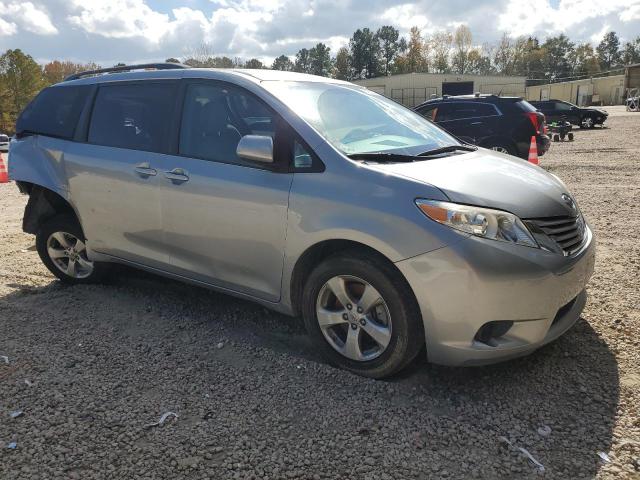 VIN 5TDKZ3DC0HS827090 2017 Toyota Sienna, LE no.4