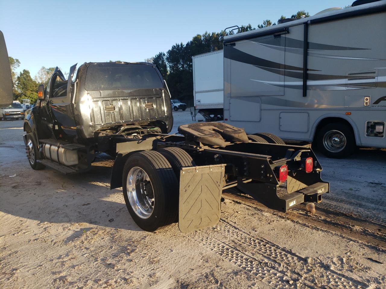 Lot #2955398698 2019 FORD F750 SUPER