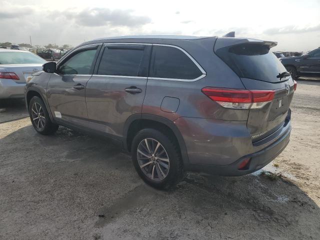 VIN 5TDKZRFH9KS566111 2019 Toyota Highlander, SE no.2