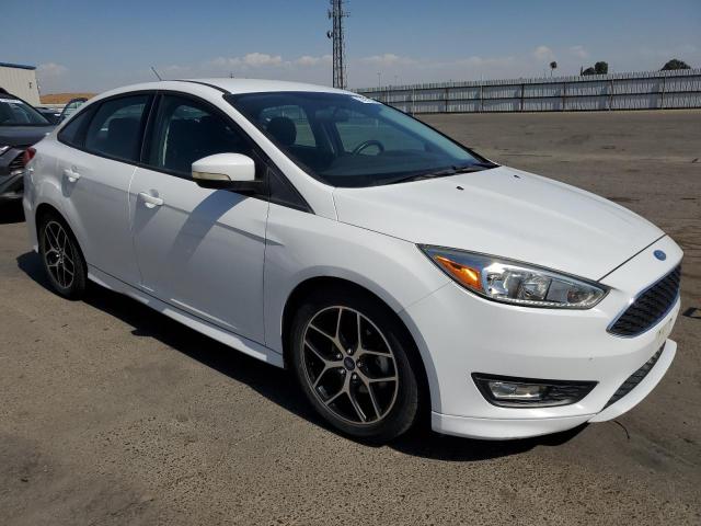 VIN 1FADP3F22FL375621 2015 Ford Focus, SE no.4