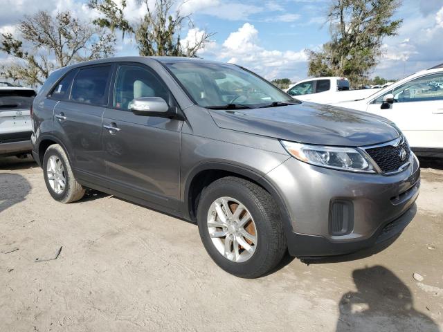 VIN 5XYKT3A67FG556653 2015 KIA Sorento, LX no.4