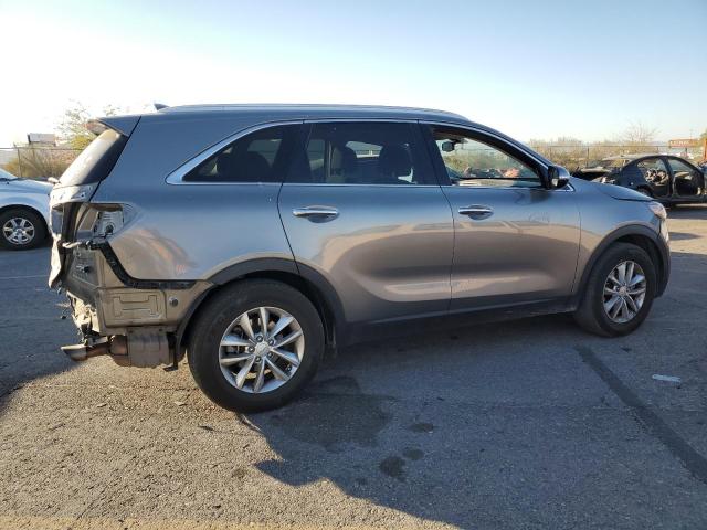 VIN 5XYPG4A32HG206470 2017 KIA Sorento, LX no.3