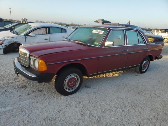 MERCEDES-BENZ 240D