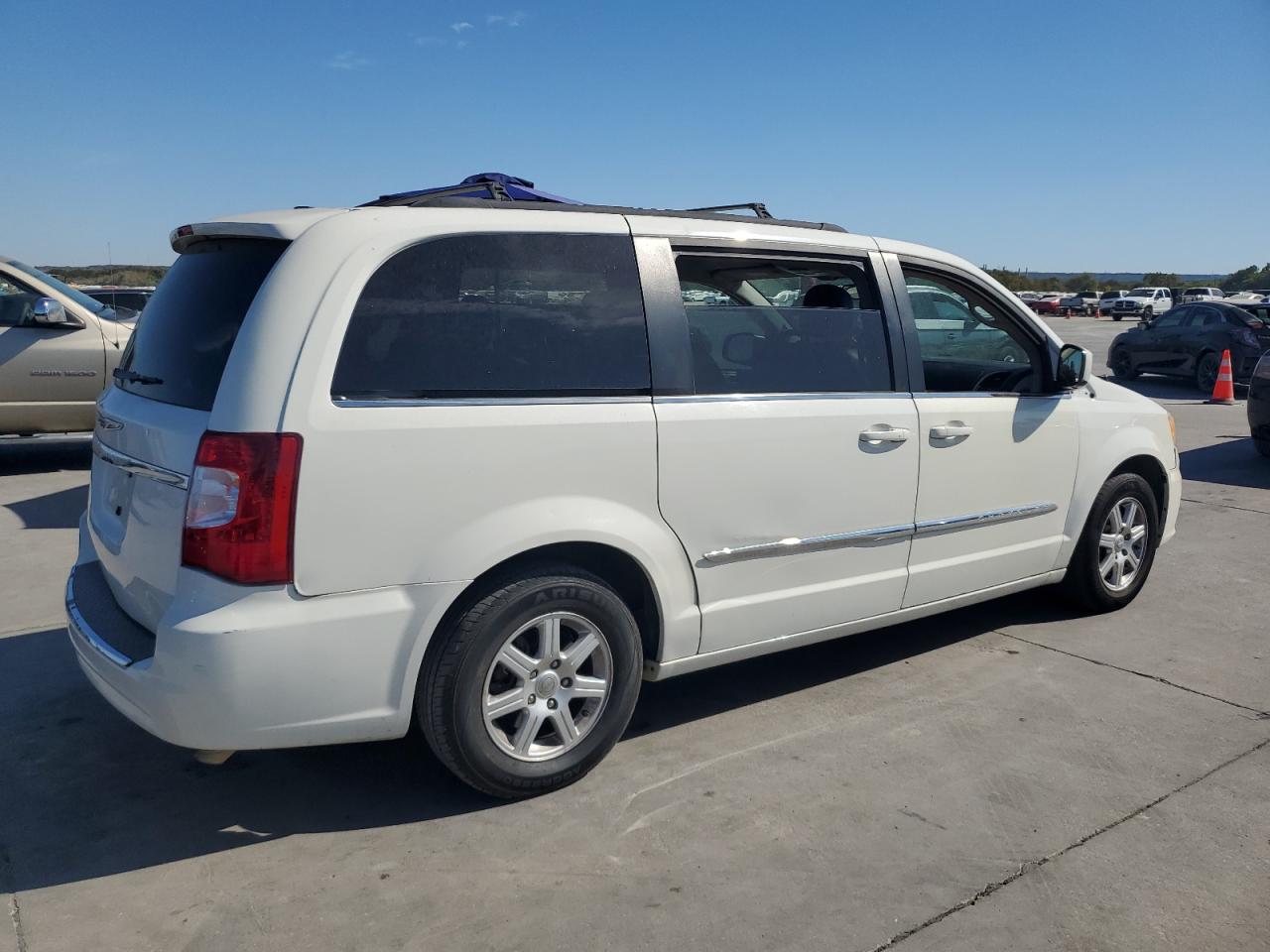 Lot #2986479238 2012 CHRYSLER TOWN & COU