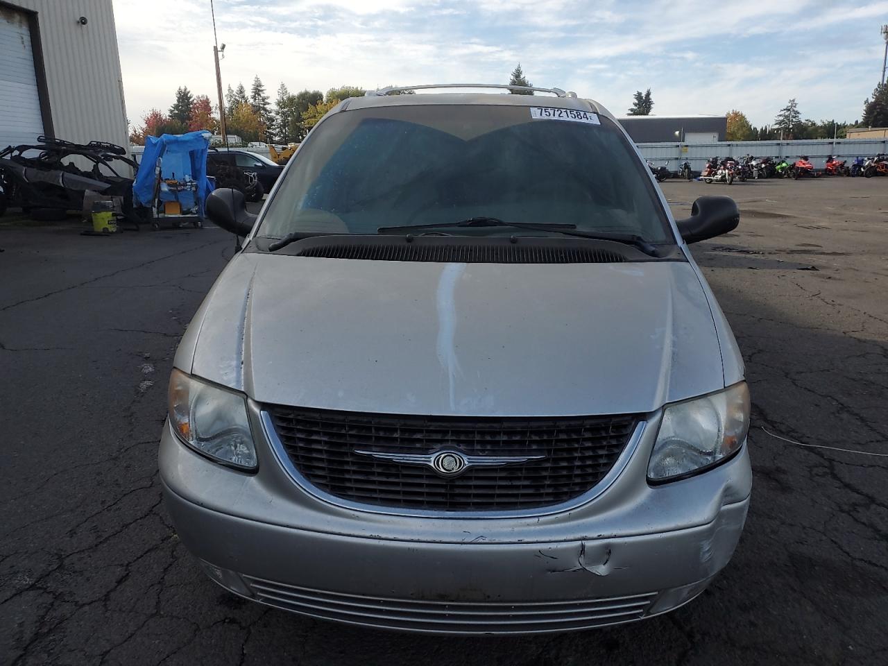 Lot #3029440690 2002 CHRYSLER TOWN & COU