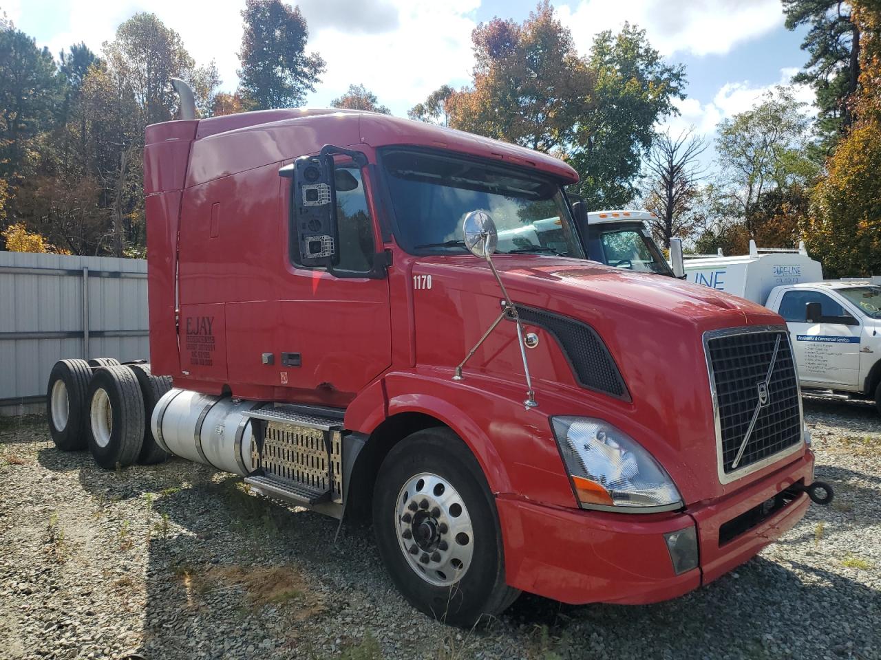 Lot #2935577107 2011 VOLVO VN VNL