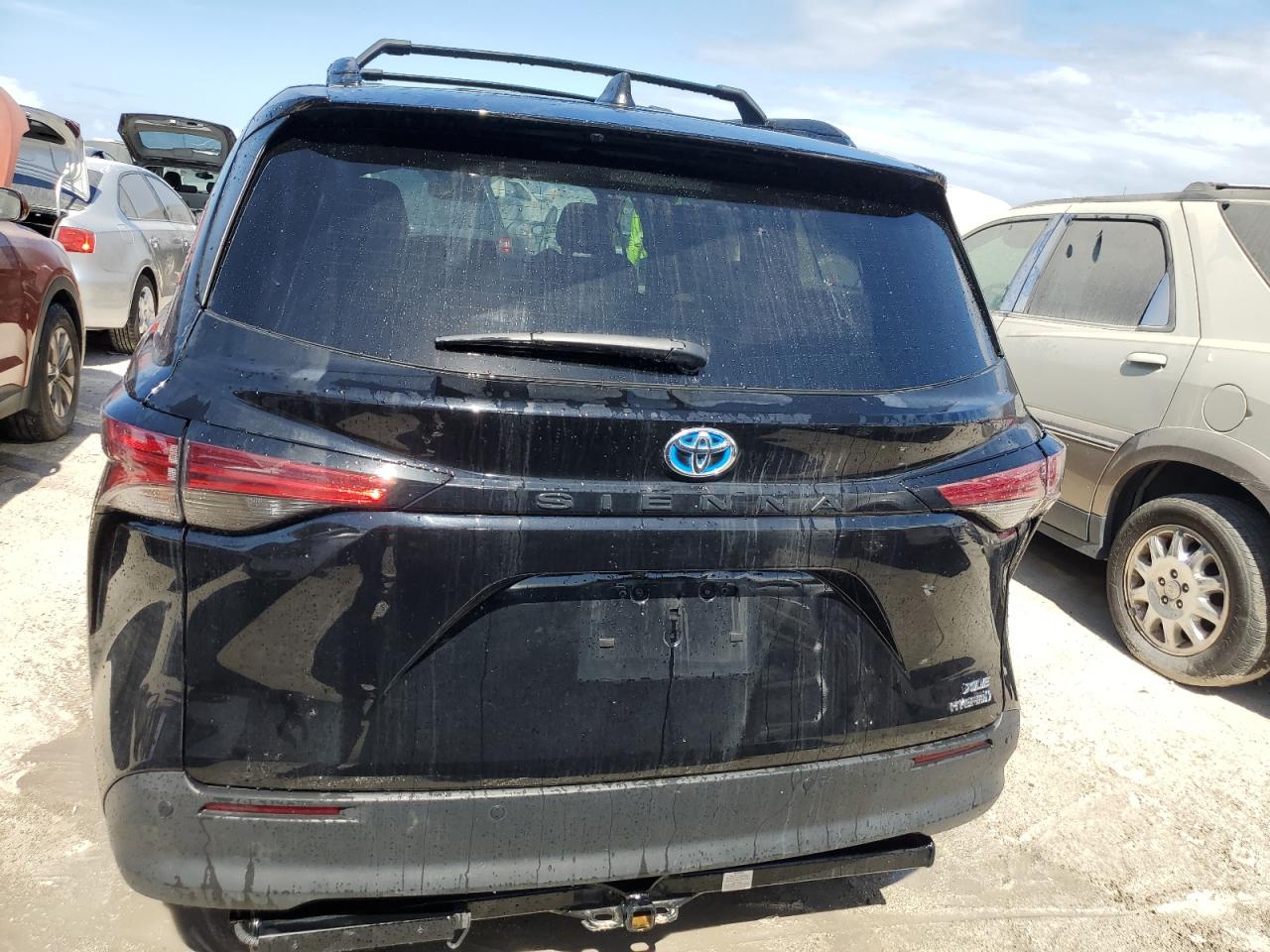 Lot #2962630982 2022 TOYOTA SIENNA XLE