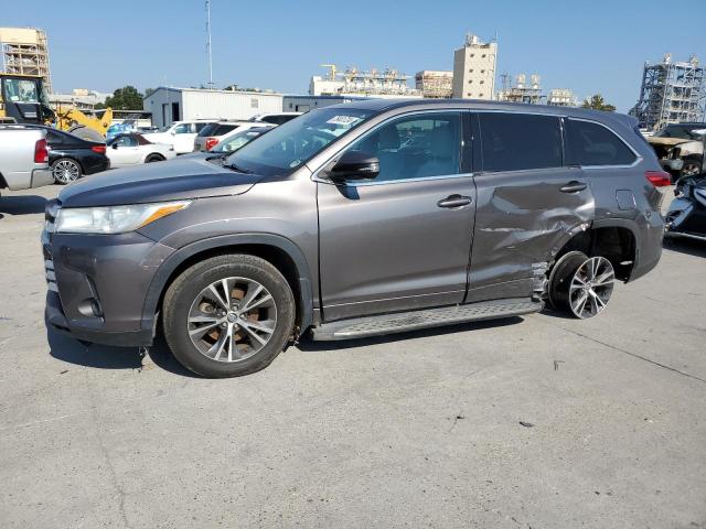 VIN 5TDZARFH8JS040377 2018 Toyota Highlander, LE no.1