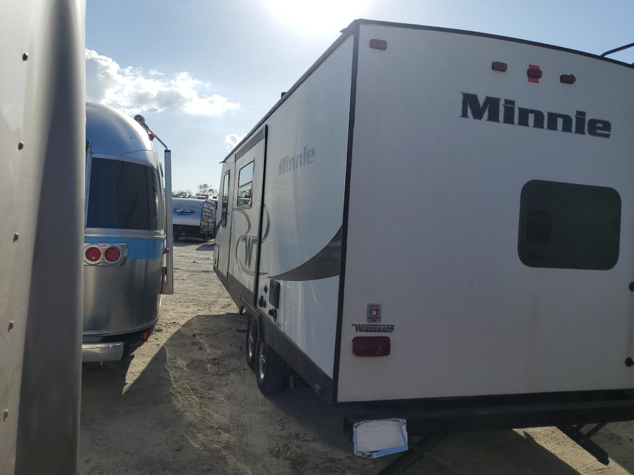 Lot #2974858331 2018 WINNEBAGO MINNIE