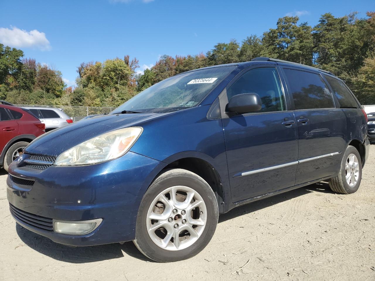 Lot #2924061114 2005 TOYOTA SIENNA XLE