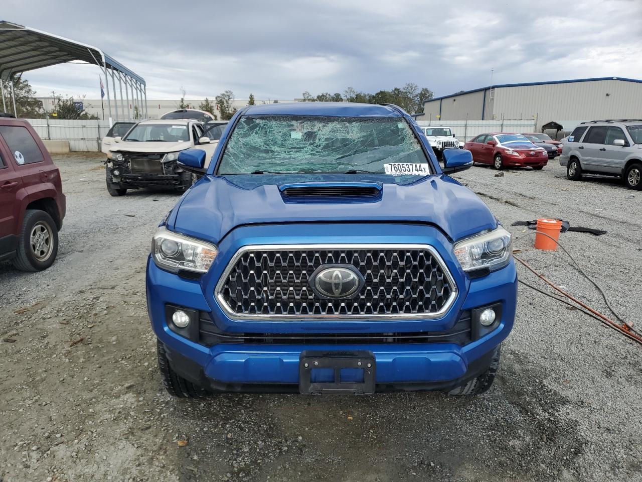 Lot #2912303028 2018 TOYOTA TACOMA DOU