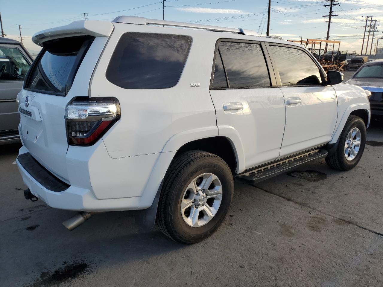 TOYOTA 4RUNNER SR 2017 white  gas JTEZU5JR4H5159006 photo #4