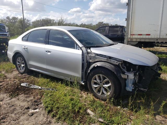 VIN 1VWAA7A3XJC009207 2018 Volkswagen Passat, S no.4