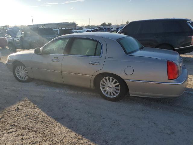 LINCOLN TOWN CAR E 2004 gold  gas 1LNHM81W74Y629461 photo #3