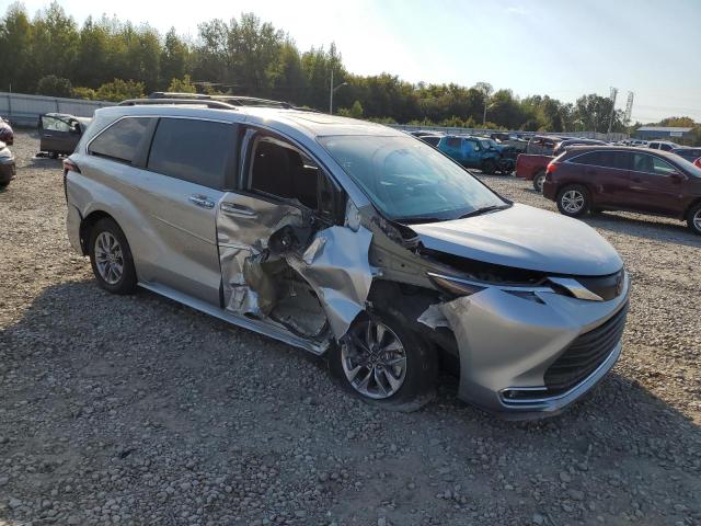 2022 TOYOTA SIENNA XLE - 5TDYRKEC4NS081483