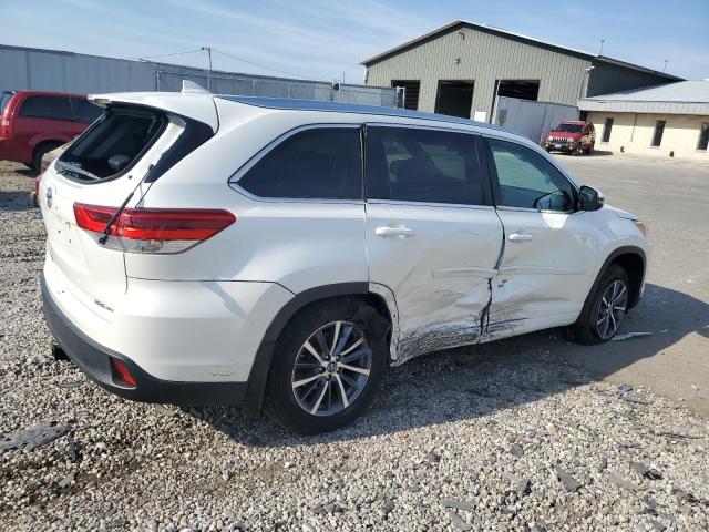 VIN 5TDJZRFH7HS511743 2017 Toyota Highlander, SE no.3