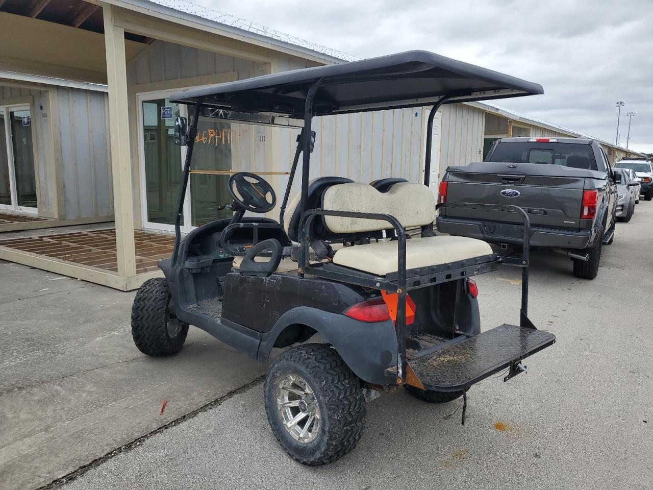 Lot #2947714318 2014 CLUB GOLF CART