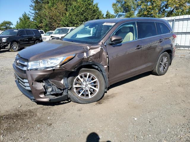 VIN 5TDJZRFH1HS434951 2017 Toyota Highlander, SE no.1