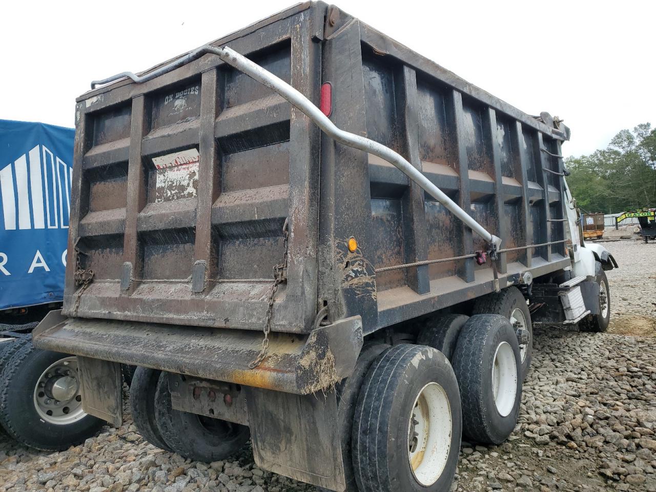 Lot #2970211268 2003 VOLVO VHD