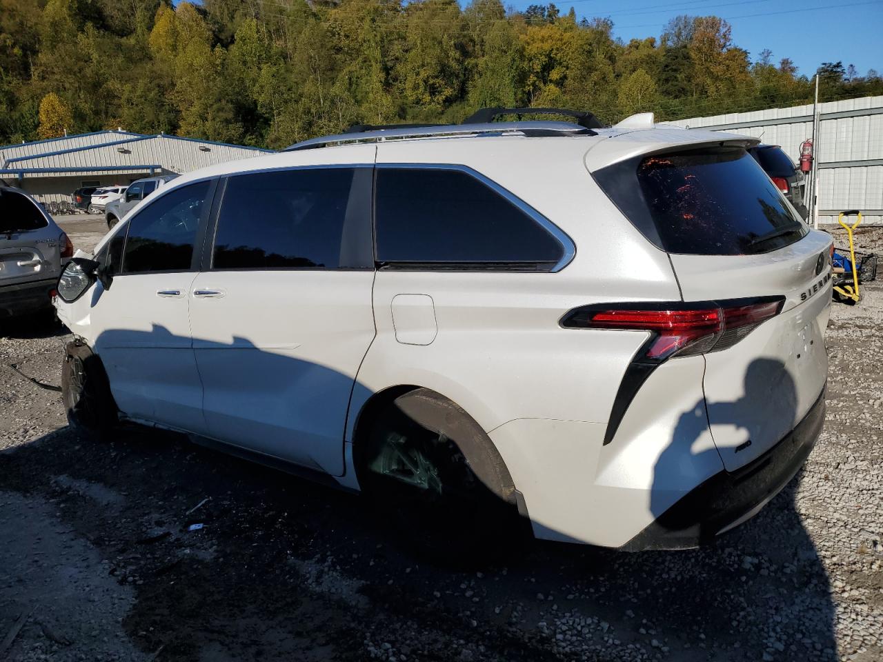 Lot #2955306579 2024 TOYOTA SIENNA LIM