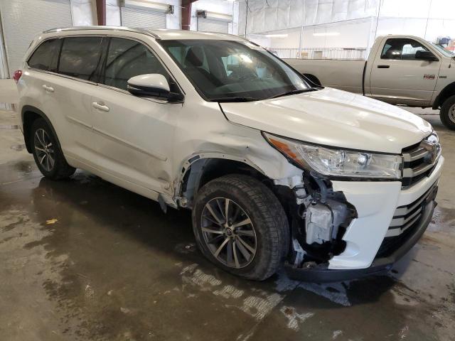 VIN 5TDJZRFH5HS386631 2017 Toyota Highlander, SE no.4