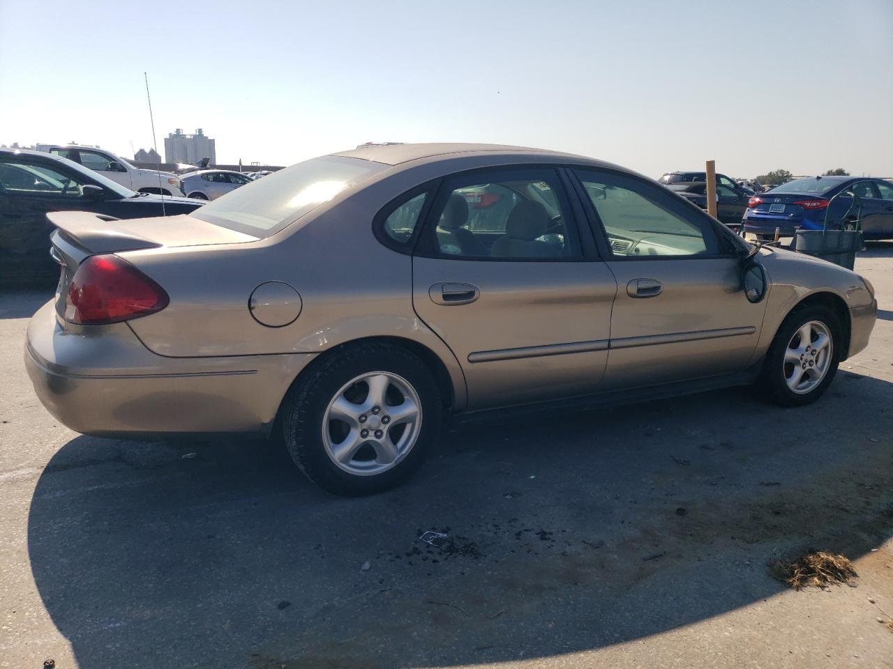 Lot #2996196423 2003 FORD TAURUS SE