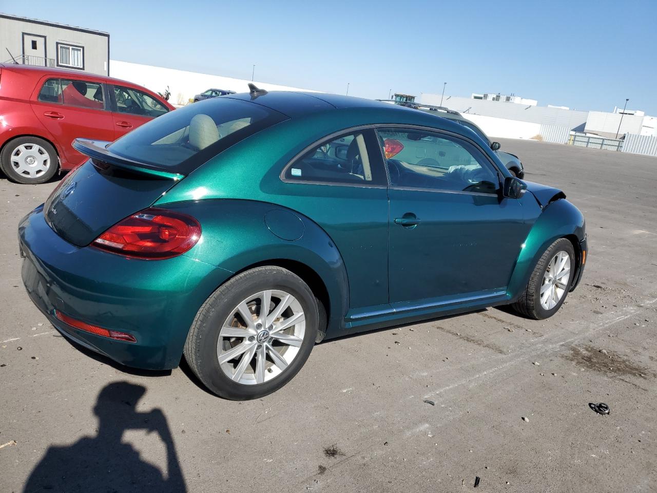 Lot #2902994867 2017 VOLKSWAGEN BEETLE SE