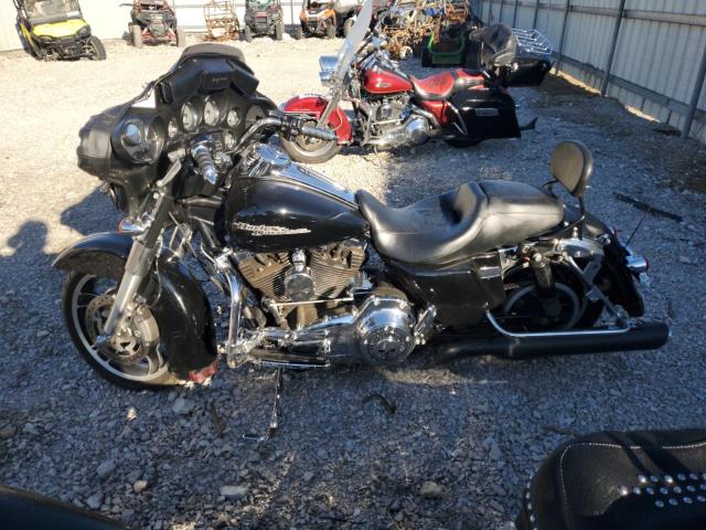 2011 HARLEY-DAVIDSON FLHX - 1HD1KB414BB668628