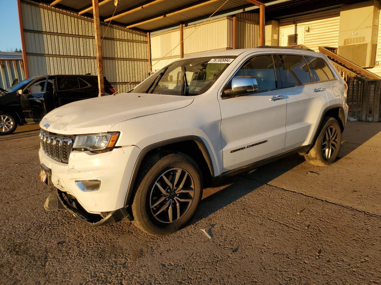  Salvage Jeep Grand Cherokee