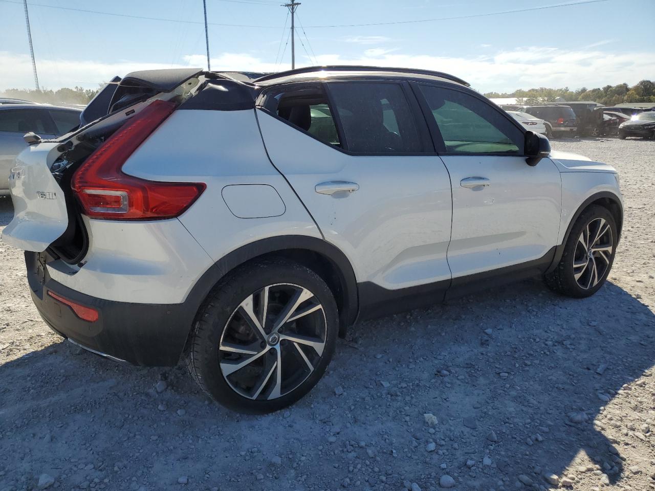 Lot #2975987262 2019 VOLVO XC40 T5 R-